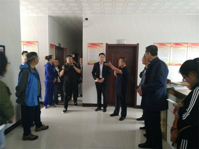 耀彩网电商加入市工业扶贫现场聚会