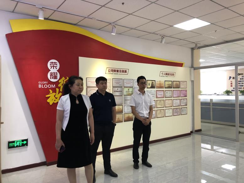 抚顺市龙晟集团大数据公司董事长罗英男一行莅临耀彩网集团考察财路大数据项目